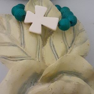 Turquoise bracelet beaded with a cross